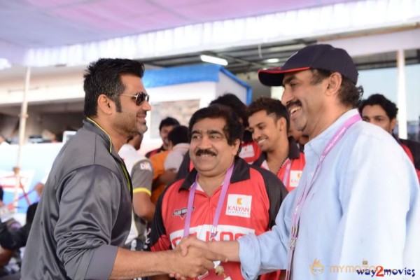 Telugu Warriors & Mumbai Heroes Teams At LB Stadium 