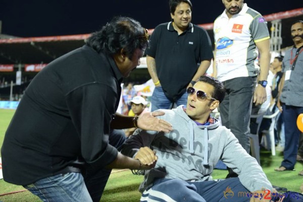 Telugu Warriors & Mumbai Heroes Teams At LB Stadium 