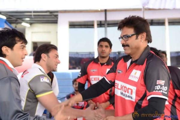 Telugu Warriors & Mumbai Heroes Teams At LB Stadium 