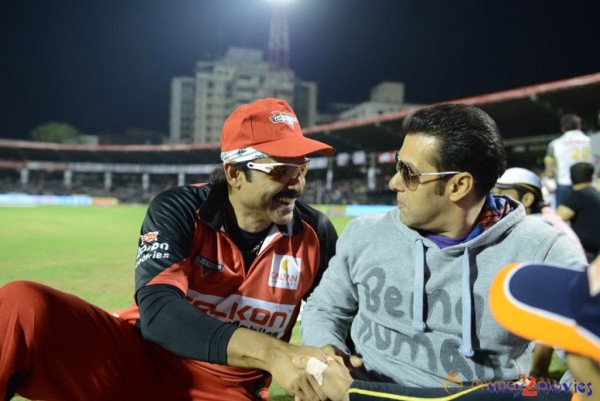 Telugu Warriors & Mumbai Heroes Teams At LB Stadium 