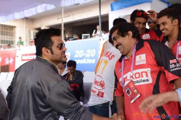 Telugu Warriors & Mumbai Heroes Teams At LB Stadium 