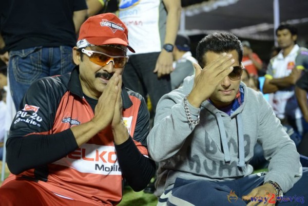 Telugu Warriors & Mumbai Heroes Teams At LB Stadium 