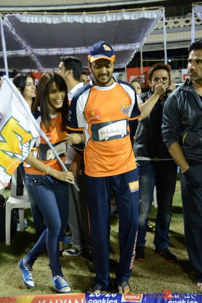 Telugu Warriors & Mumbai Heroes Teams At LB Stadium 