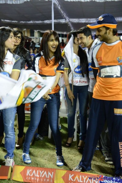 Telugu Warriors & Mumbai Heroes Teams At LB Stadium 