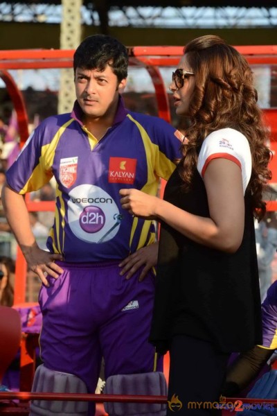 Telugu Warriors & Mumbai Heroes Teams At LB Stadium 