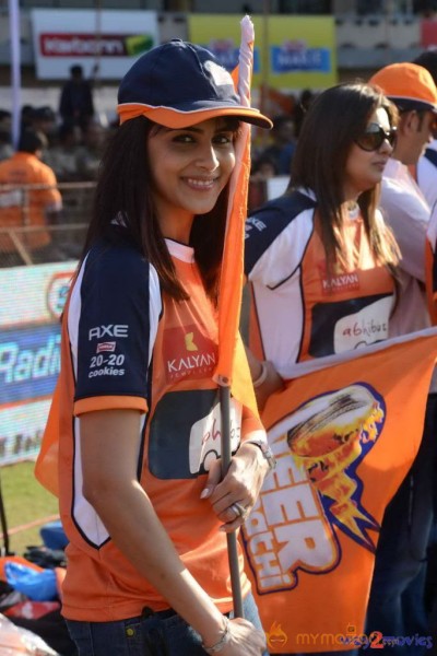 Telugu Warriors & Mumbai Heroes Teams At LB Stadium 