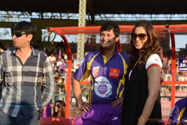 Telugu Warriors & Mumbai Heroes Teams At LB Stadium 