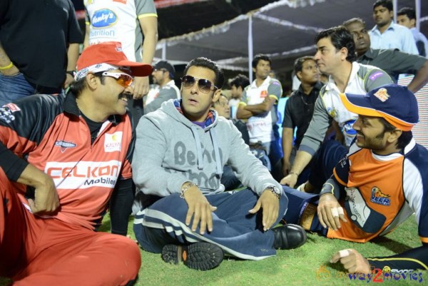 Telugu Warriors & Mumbai Heroes Teams At LB Stadium 