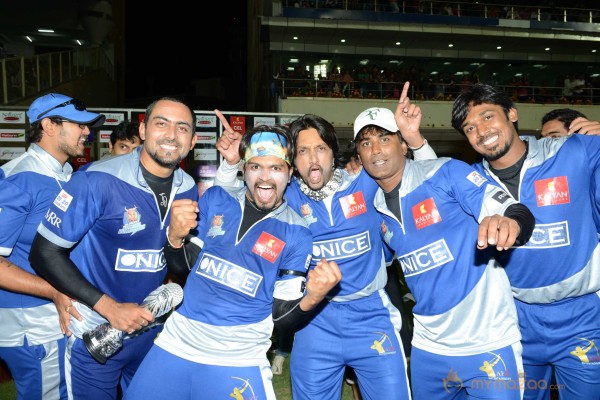 Telugu Warriors Vs Karnataka Bulldozers CCL 3 Match Gallery 