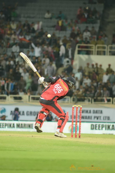 Telugu Warriors Vs Karnataka Bulldozers CCL 3 Match Gallery 