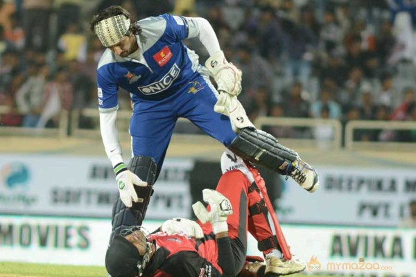 Telugu Warriors Vs Karnataka Bulldozers CCL 3 Match Gallery 