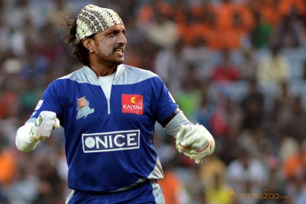 Telugu Warriors Vs Karnataka Bulldozers CCL 3 Match Gallery 