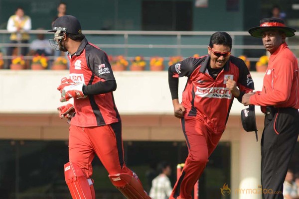 Telugu Warriors Vs Karnataka Bulldozers CCL 3 Match Gallery 