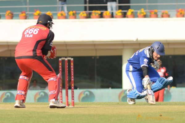 Telugu Warriors Vs Karnataka Bulldozers CCL 3 Match Gallery 