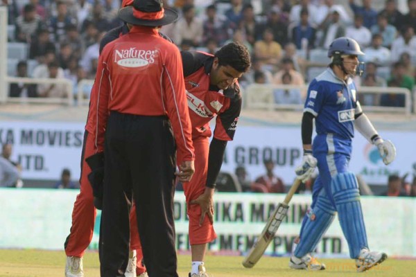 Telugu Warriors Vs Karnataka Bulldozers CCL 3 Match Gallery 