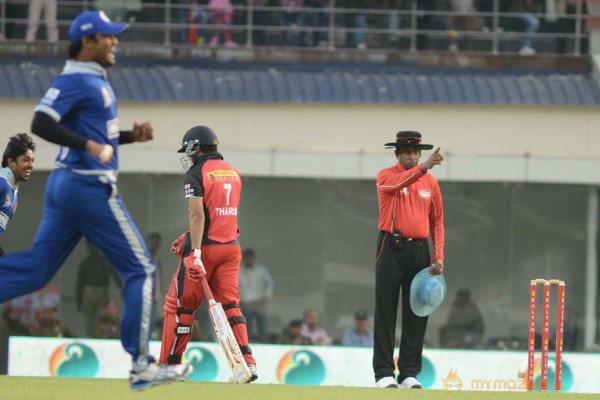 Telugu Warriors Vs Karnataka Bulldozers CCL 3 Match Gallery 