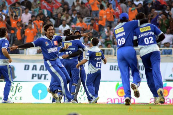 Telugu Warriors Vs Karnataka Bulldozers CCL 3 Match Gallery 