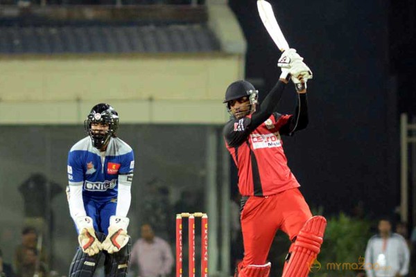 Telugu Warriors Vs Karnataka Bulldozers CCL 3 Match Gallery 