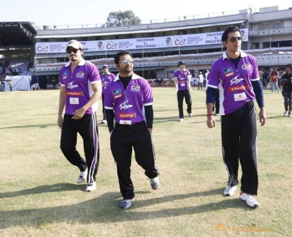 Tollywood VS Bollywood Cricket Match Photos