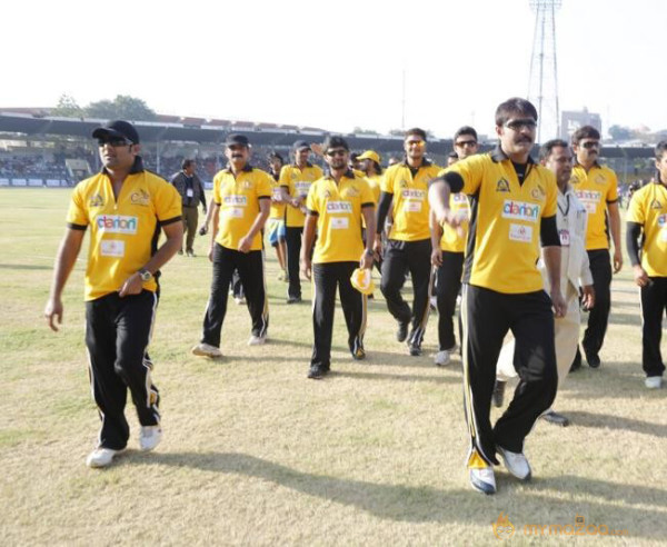 Tollywood VS Bollywood Cricket Match Photos