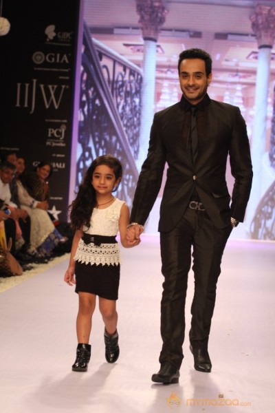 TV Celebs Walk the Ramp at IIJW 2013