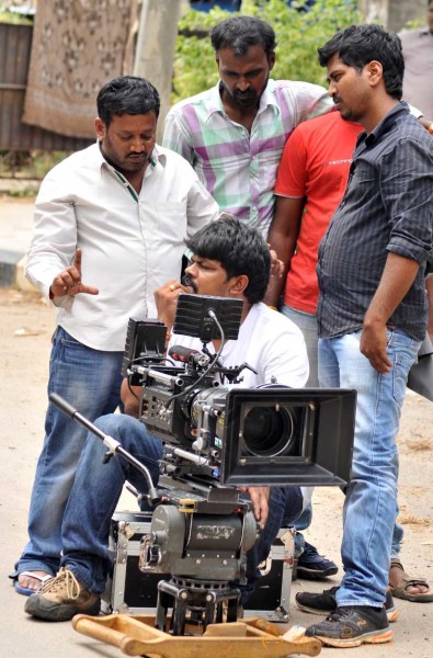  Vaadu Veedu O Kalpana Working Stills 