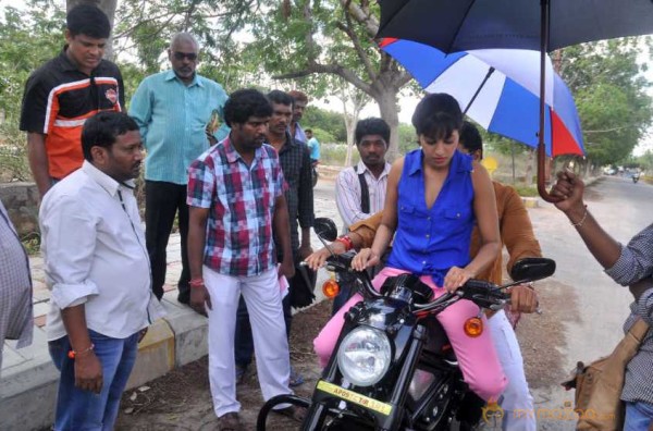  Vaadu Veedu O Kalpana Working Stills 