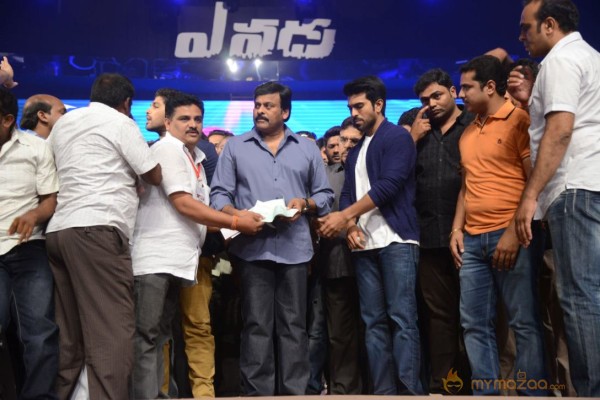 Yevadu Audio Launch Photos Set6