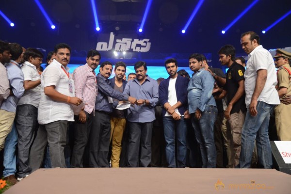 Yevadu Audio Launch Photos Set6