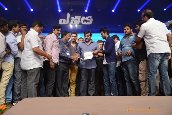 Yevadu Audio Launch Photos Set6