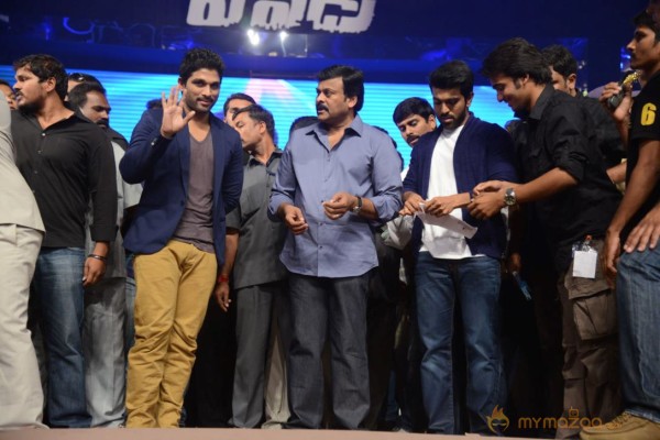 Yevadu Audio Launch Photos Set6