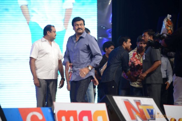 Yevadu Audio Launch Photos Set6