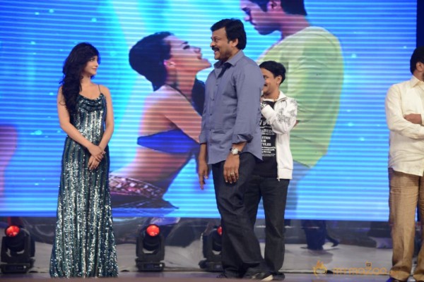 Yevadu Audio Launch Photos Set6