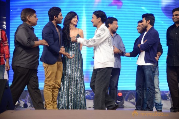 Yevadu Audio Launch Photos Set6