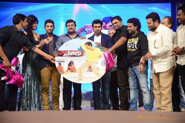 Yevadu Audio Launch Photos Set6