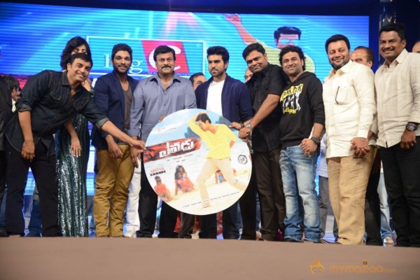 Yevadu Audio Launch Photos Set6