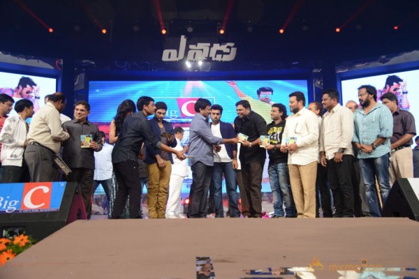 Yevadu Audio Launch Photos Set6