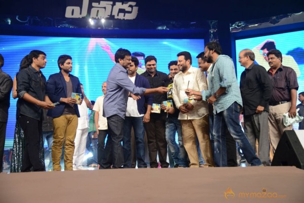 Yevadu Audio Launch Photos Set6