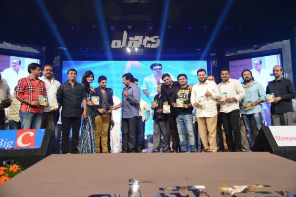 Yevadu Audio Launch Photos Set6