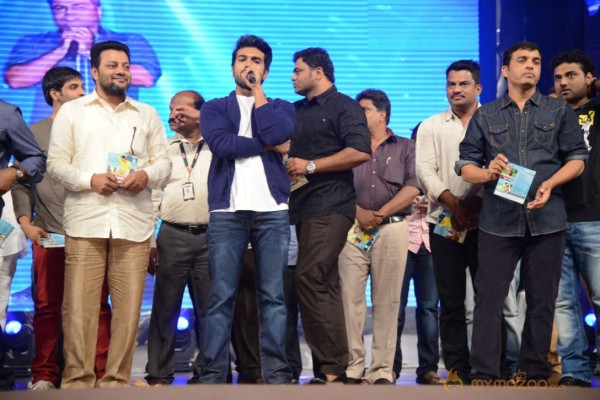 Yevadu Audio Launch Photos Set6