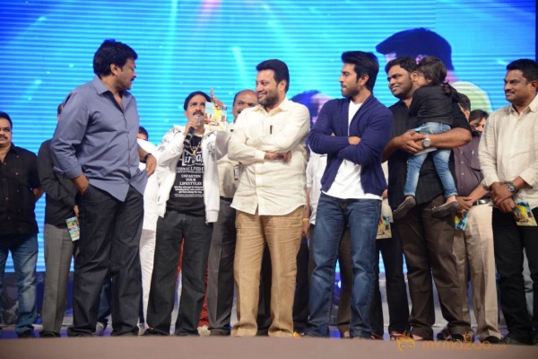 Yevadu Audio Launch Photos Set6