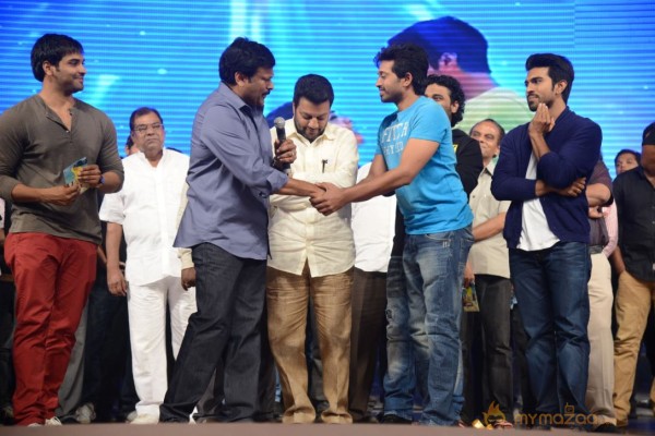 Yevadu Audio Launch Photos Set6