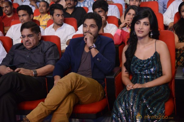 Yevadu Audio Launch Photos Set6