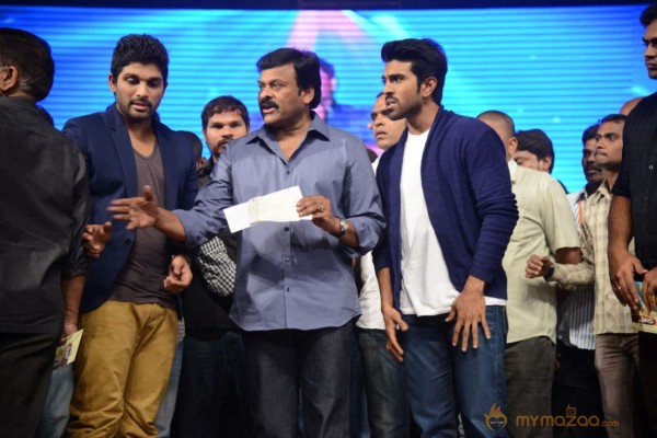 Yevadu Audio Launch Photos Set6