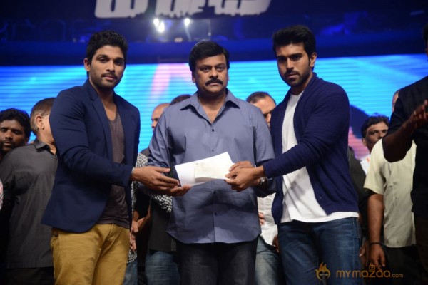 Yevadu Audio Launch Photos Set6