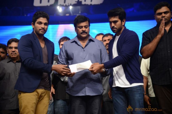 Yevadu Audio Launch Photos Set6