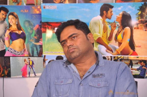 Yevadu Movie Pressmeet Gallery