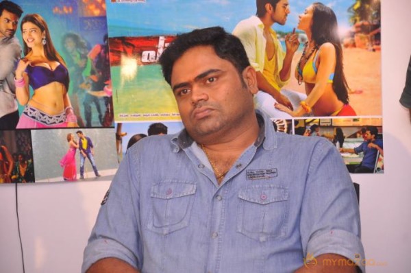 Yevadu Movie Pressmeet Gallery