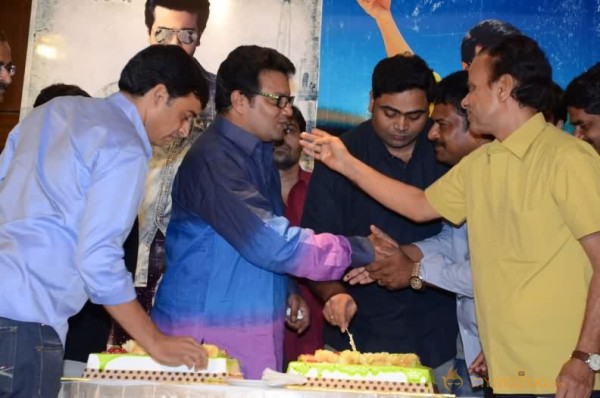 Yevadu Release Date Pressmeet Photos