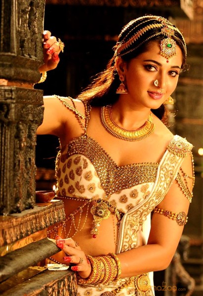 Anushka's First Look Still in Rudhramadevi  